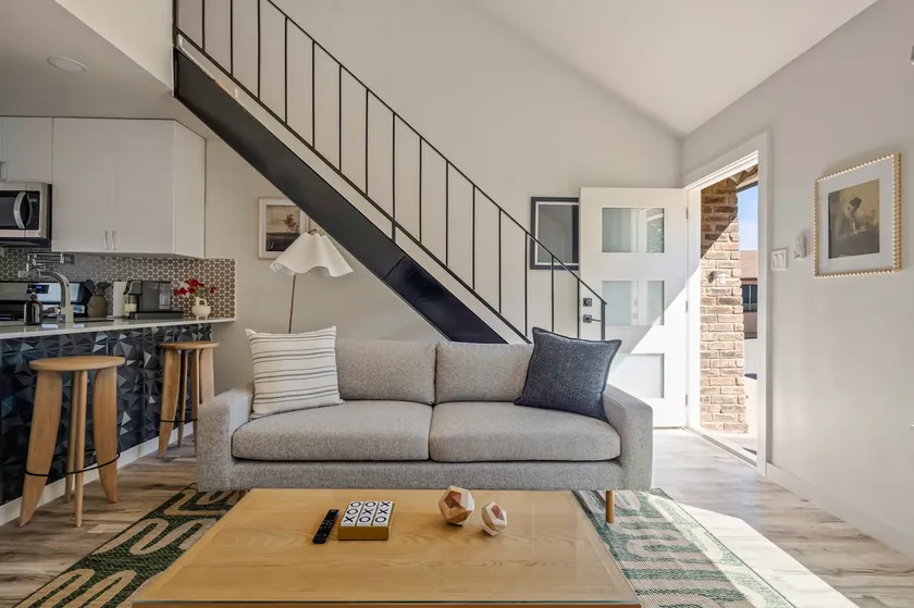 Boutique Loft in Austin, WiFi, Parking, Pets - Image 1
