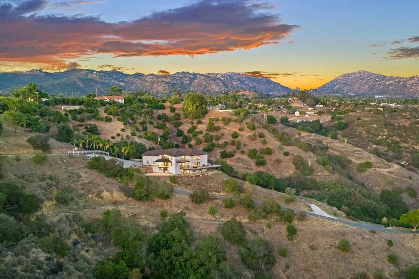 Sleeps 24 •Epic Views •HotTub •Theater •Games Room - Image 1