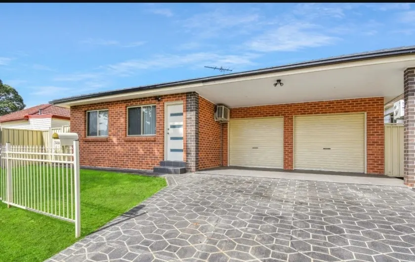 2 bedroom home with double garage - Image 1