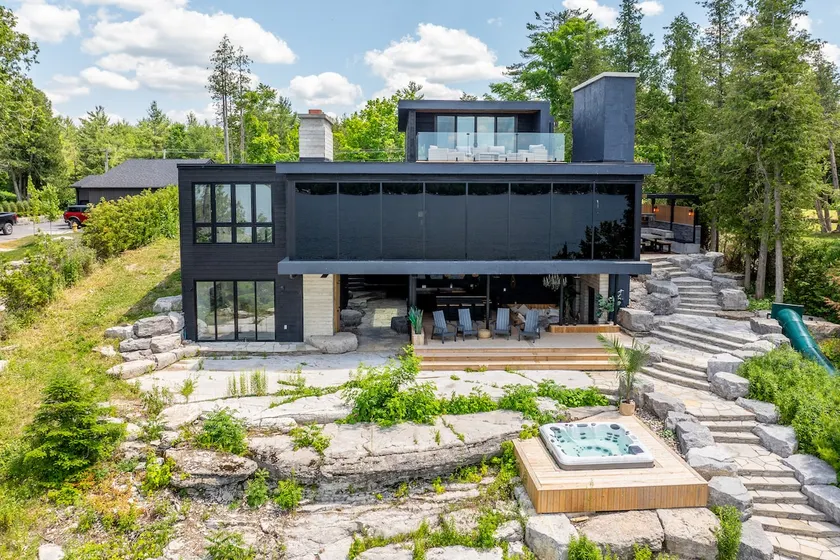 Clear Lake Luxury Escape • Waterfront & Hot Tub - Image 1