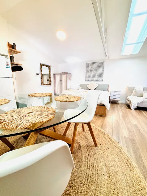 Hidden Coastal Studio Retreat - Image 1