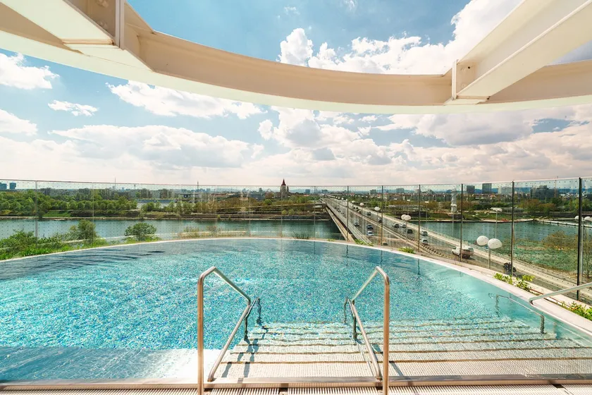 Above Danube - Luxury Apartment - Image 1