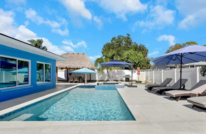 Heated Pool+Fire Pit+Trails+4 min to Beach - Image 1