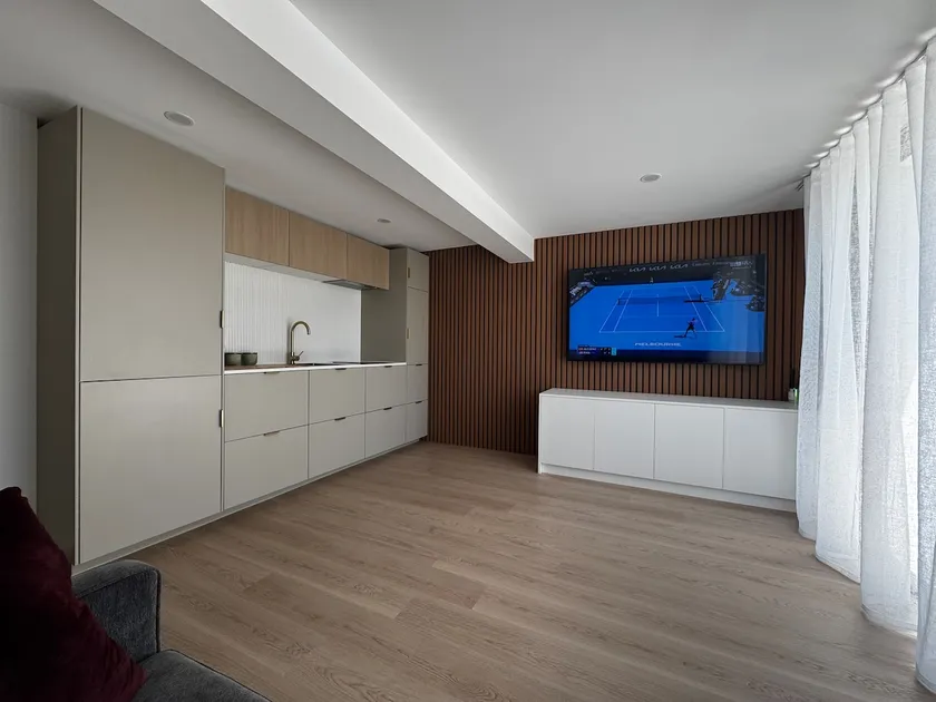 Luxury self-contained guest suite - Image 1