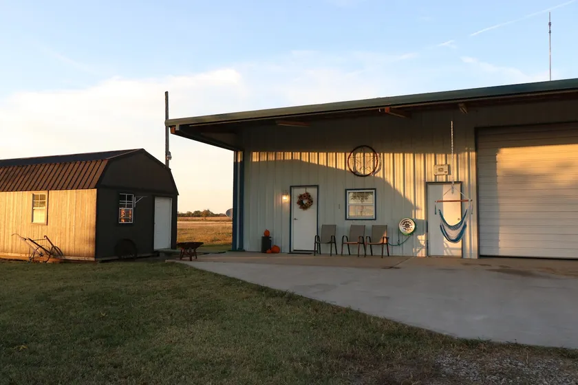 The Deere shed - Image 1