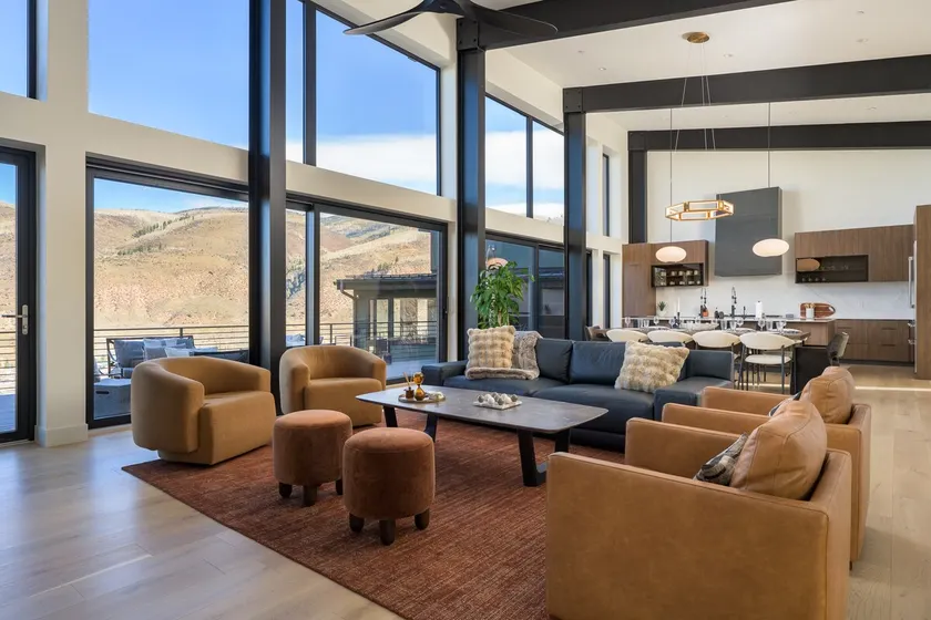 Whiskey Hill Luxury Retreat with Resort Amenities - Image 1