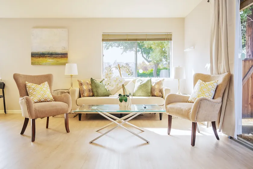 Spacious Downtown 6BR Duplex Perfect for Groups - Image 1
