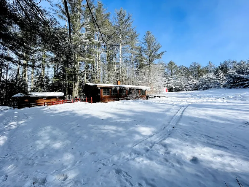 Cozy Log Cabin in Vermont - Image 1
