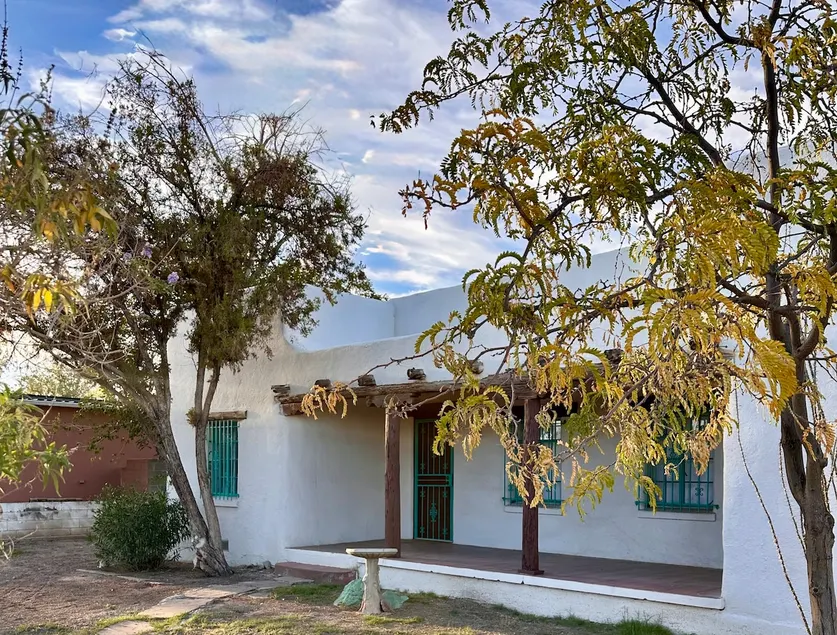 3 bed 2 bath Hacienda near Downtown and NMSU. - Image 1