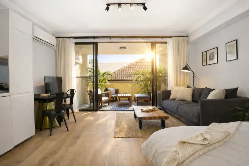 Bondi Oasis - Sunny Escape by Beach, Shops & Bars - Image 1
