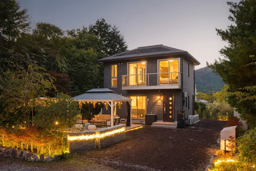 [New Opening] Entire Villa | Free Parking for 3 Cars | Sleeps up to 9 People | Hakone Sengokuhara Area - Image 1
