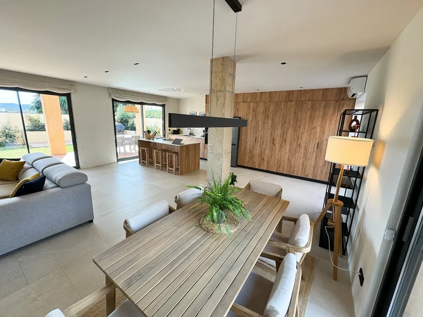 Single-family house with garden on the beach - Image 1