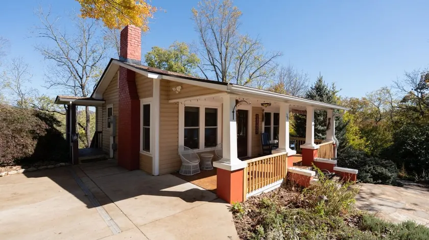 The Beagles Lake House-Charm, Lake Views, Pets - Image 1