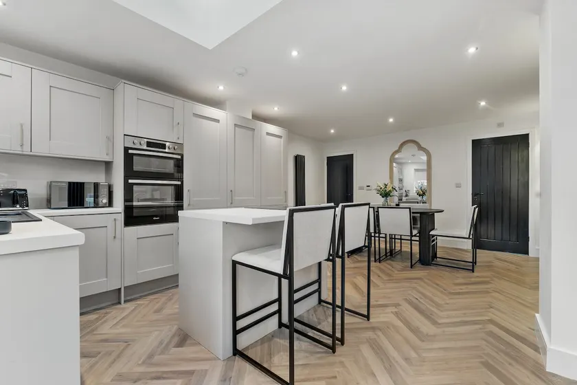 Newly renovated Atherton home by Train station - Image 1