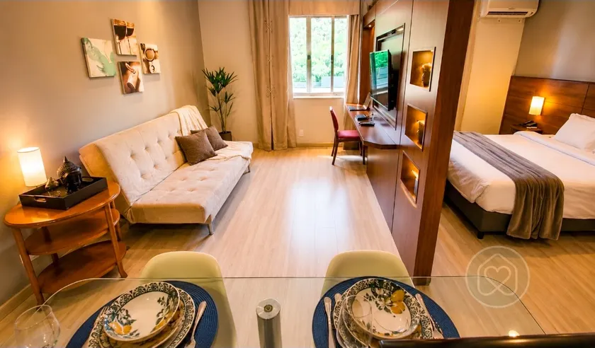 Suite with Great Location with 24-hour Reception - Image 1
