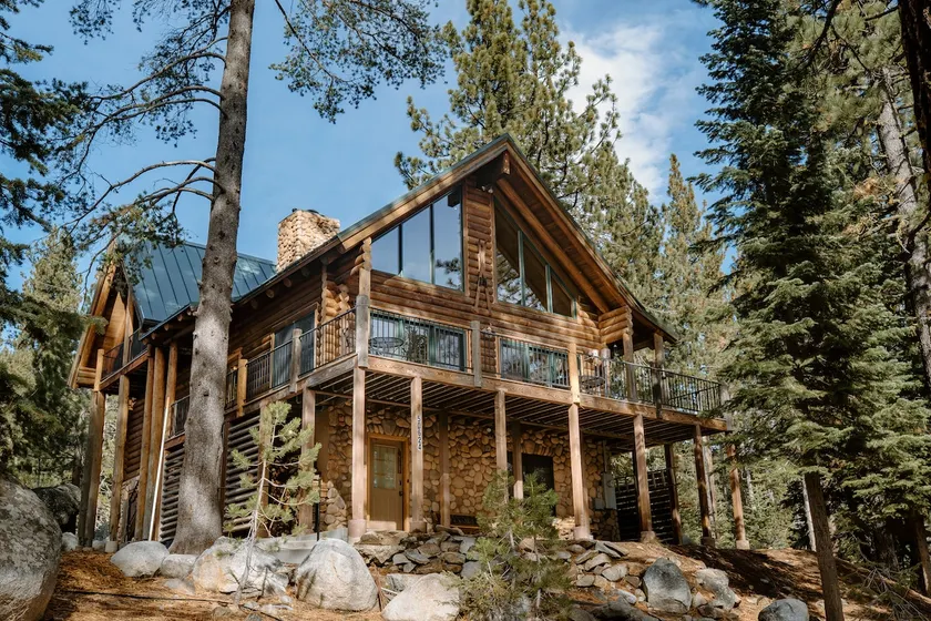 *New Listing* Spacious Scenic Log Cabin - Image 1