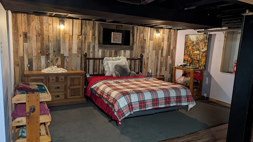 Cozy Cottage 676 Suite: Natural, Fireplace KingBed - Image 1