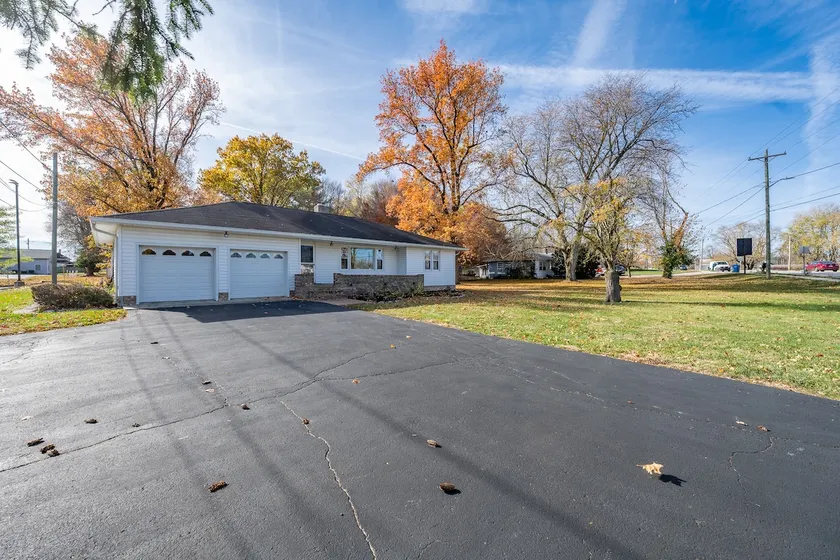 Modern 3BR Home Minutes from Campus & Restaurants - Image 1