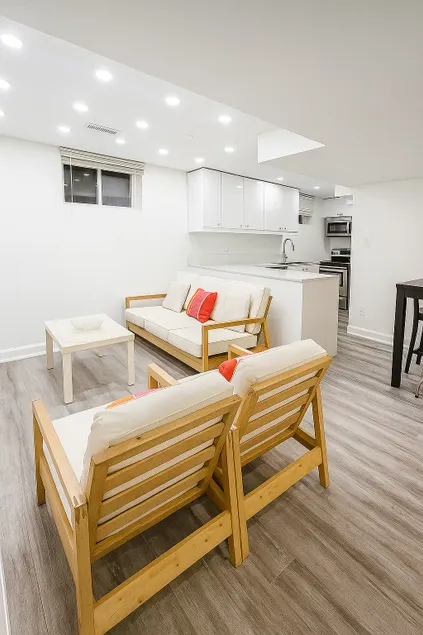 Cozy Apartment in Markham - Image 1