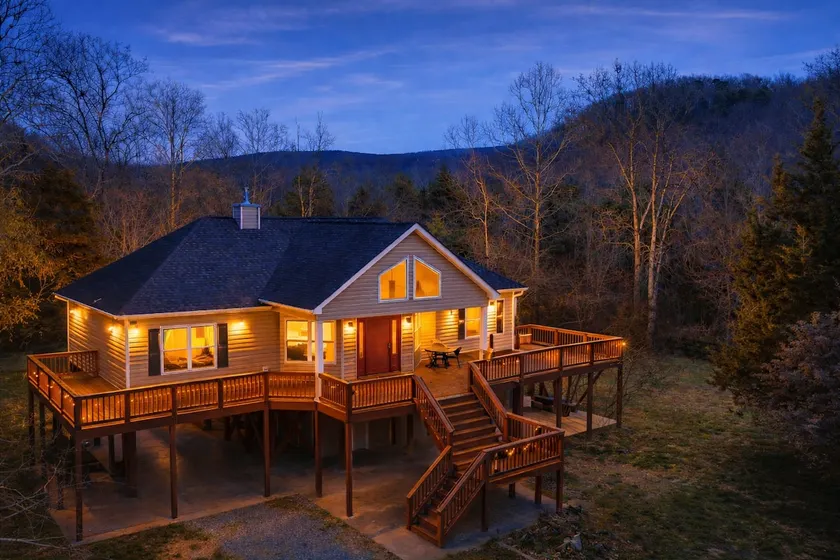 ”TreeHouse” | Hot Tub | River Access | 20m to SNP - Image 1