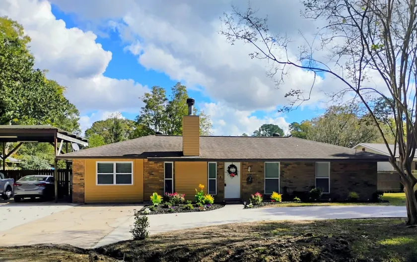 The Denham Springs Esape- Pool, Comfort & Charm - Image 1