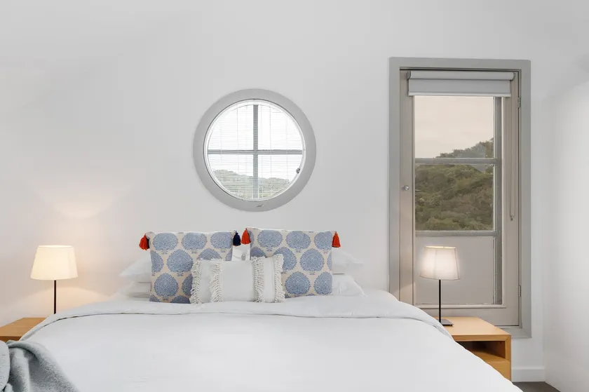Back Beach Sorrento | Bright & Airy Loft Apartment - Image 1