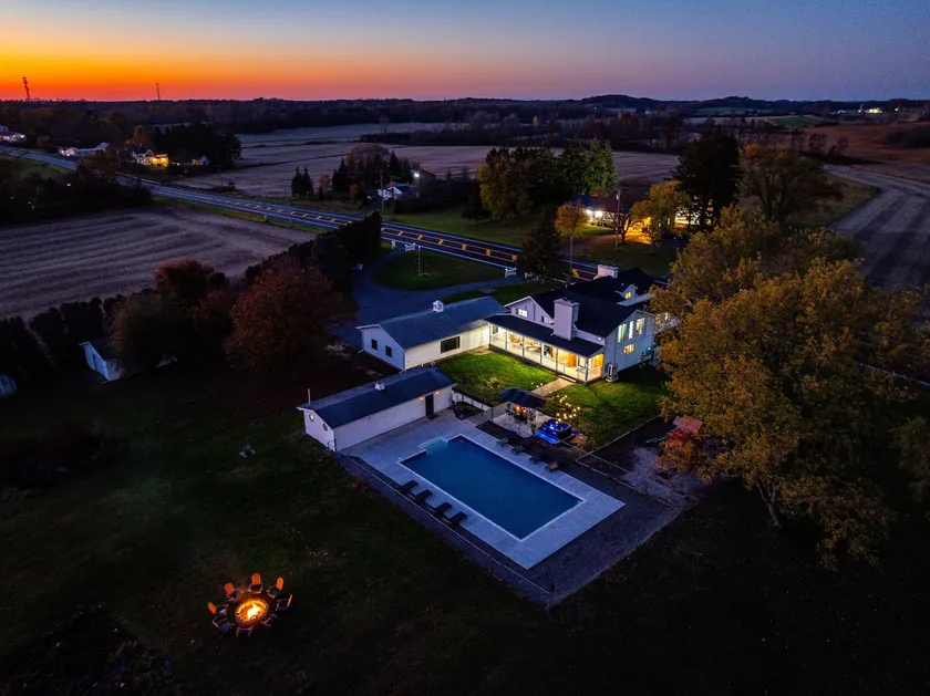 8BR Oasis w/ Pool, Hot Tub & Tennis/Pickleball Ct - Image 1