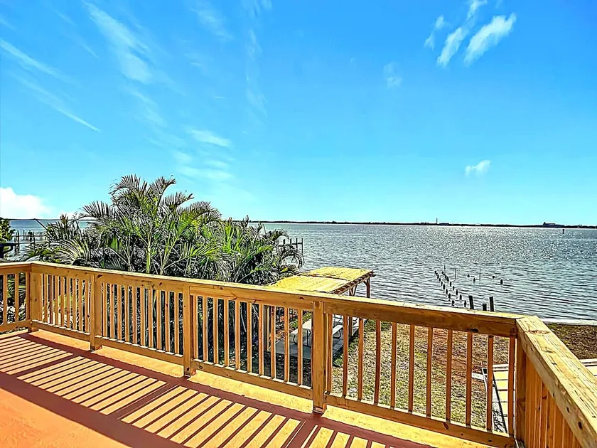 Waterfront BBQ Grill Mini Putt 5BR 4BA Sleep 16 - Image 1