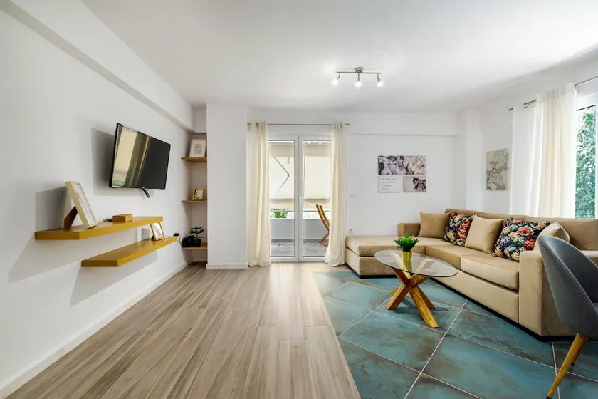 Sea Breeze & City Beats in the heart of Glyfada - Image 1