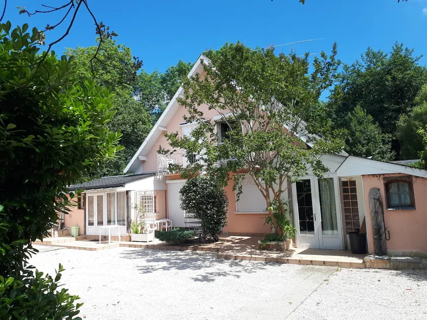 Charming quiet 2-room apartment in a tree-lined house. - Image 1