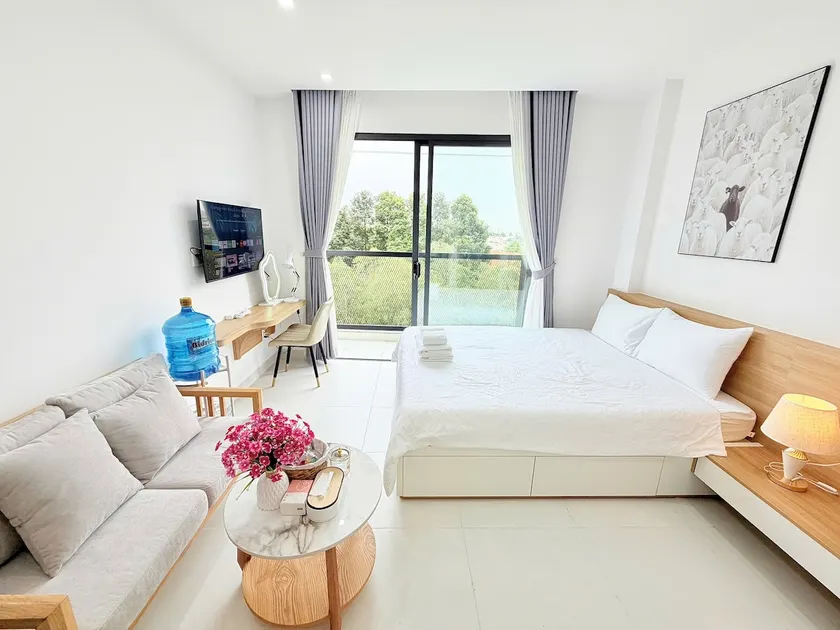 (401 Suites) Cozy Studio w Balcony & Kitchen - Image 1