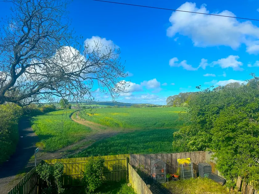 2 Bedroom House near Durham with Countryside Views, Fast Wifi, Parking & Garden - Image 1