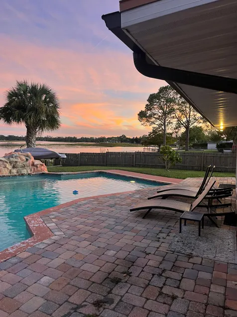 Lakeside view - Image 1