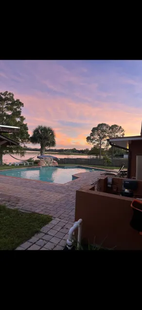 Lakeside view - Image 1