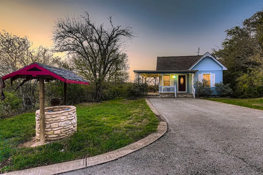 Hill Country 2BR Retreat - Image 1