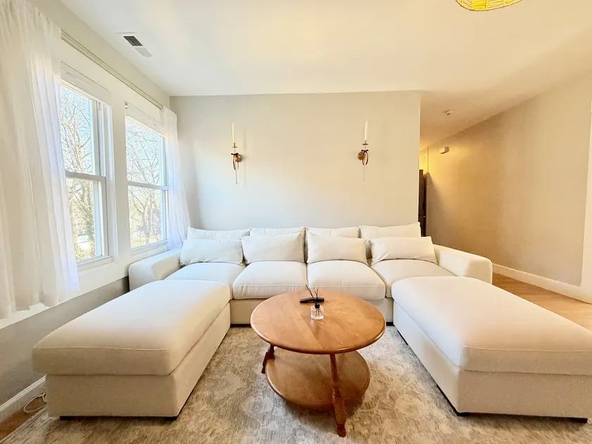 Cozy 3 Bedroom Apt Located Close to Yale - Image 1