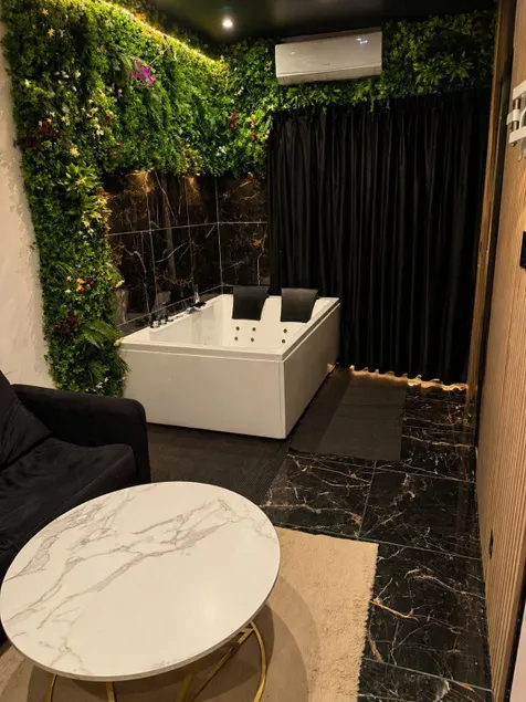 Romantic Night – Private Jacuzzi & Intimate Atmosphere - Image 1