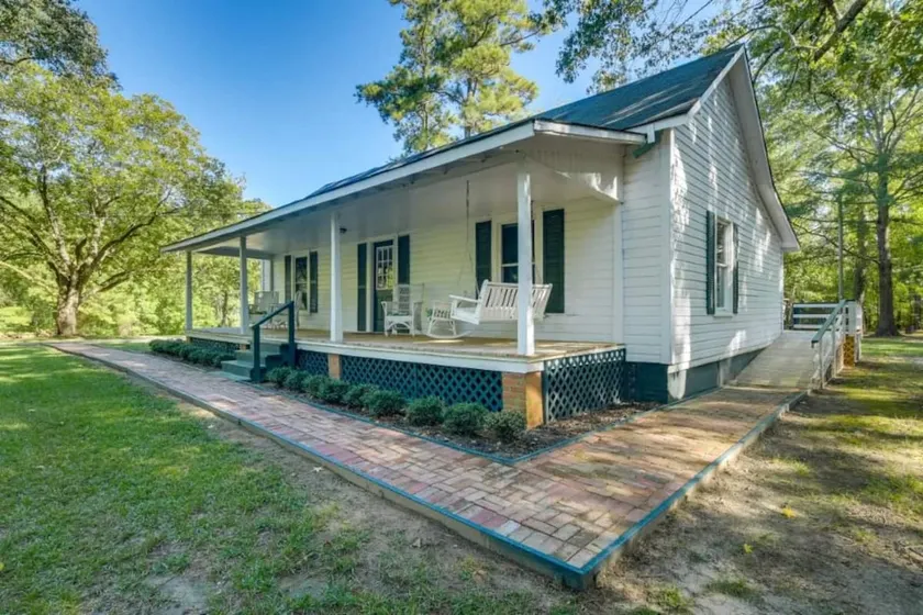 Historic Stagecoach Road Cottage | Private Acres - Image 1
