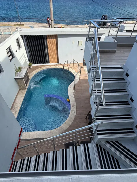 Yeiders Villa facing the ocean esplanade/beach/cove - Image 1
