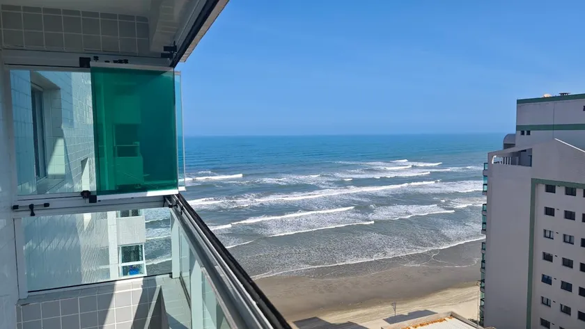 Oceanfront • 2 Garages • Air-conditioning - Image 1