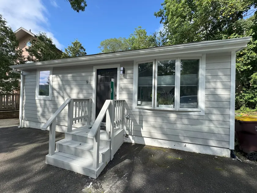 Ann’s Creek-modern chic cottage + dog friendly - Image 1