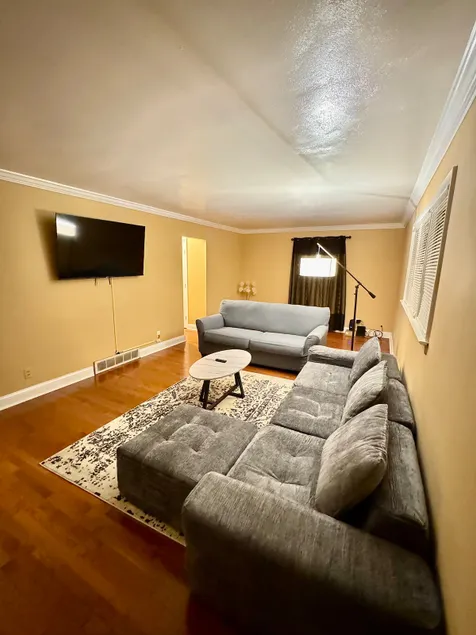 Cozy house for small or big group in Bridgeport WV - Image 1