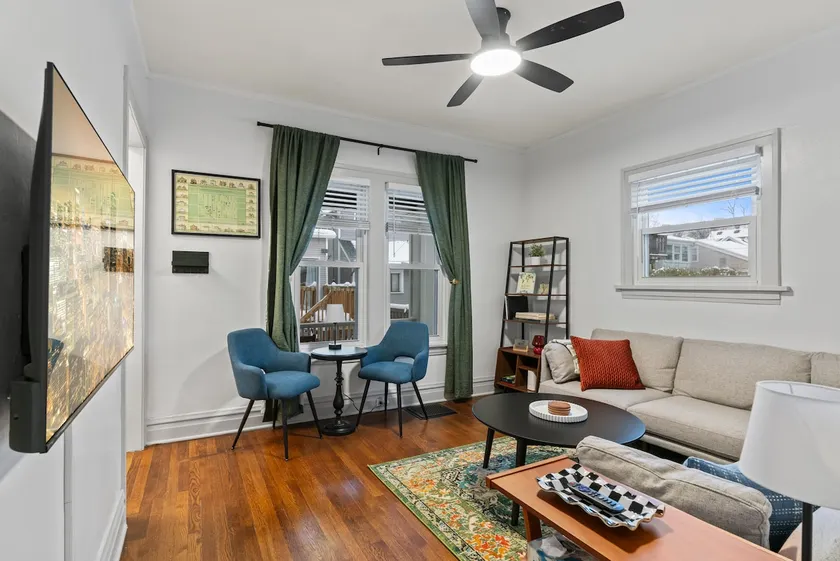 Coach House•Theater•Parking•6 minute Walk to FLW - Image 1