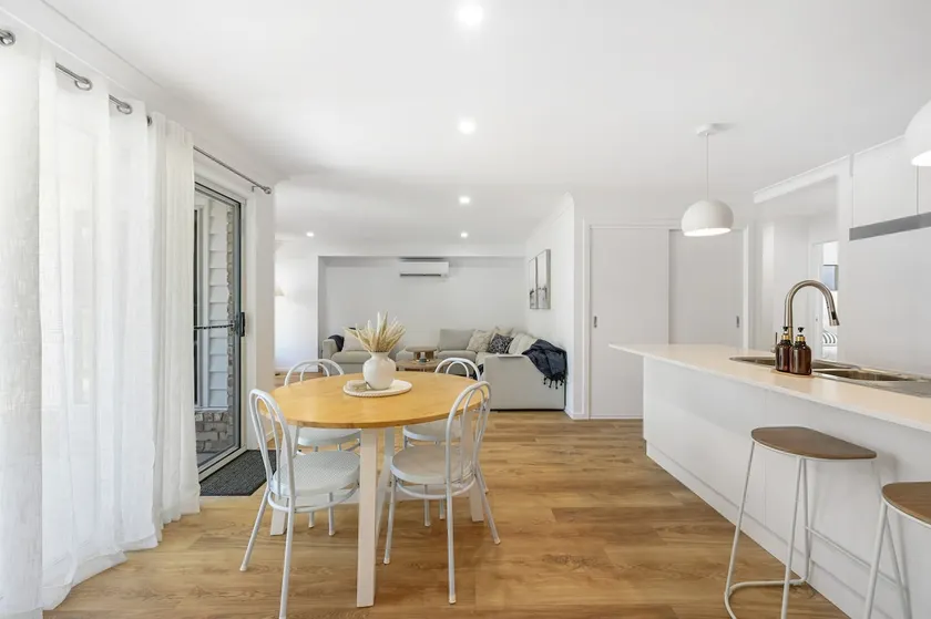 Hillview Townhouse | Modern 2 BR 2 Bath | Central! - Image 1