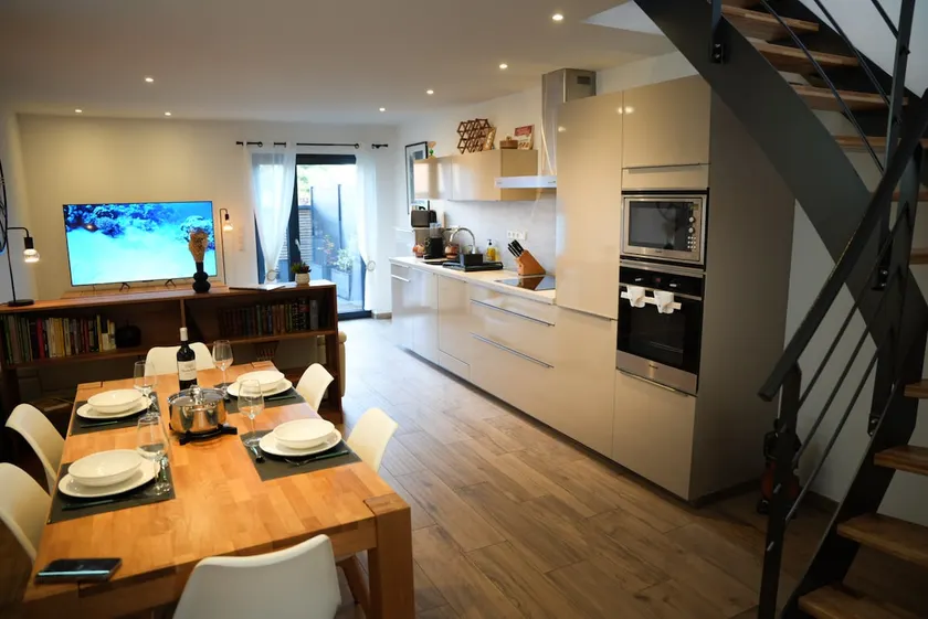 Chic & Cozy House - Image 1