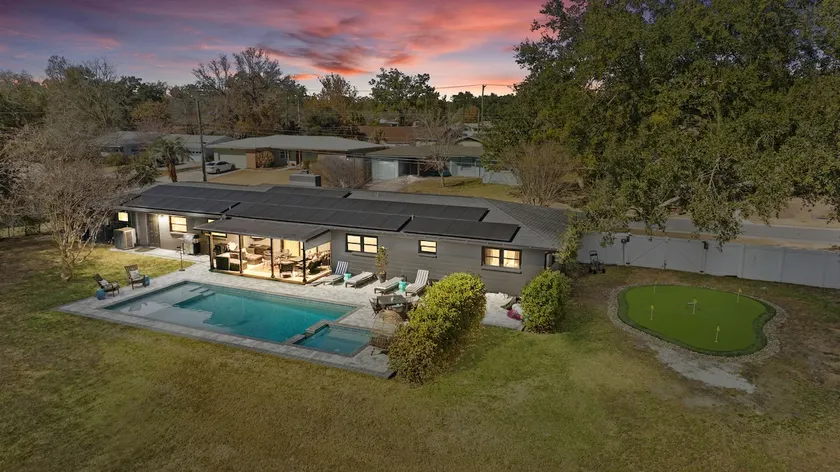 The Bentley Lakehouse: Putting Green & Game Room - Image 1