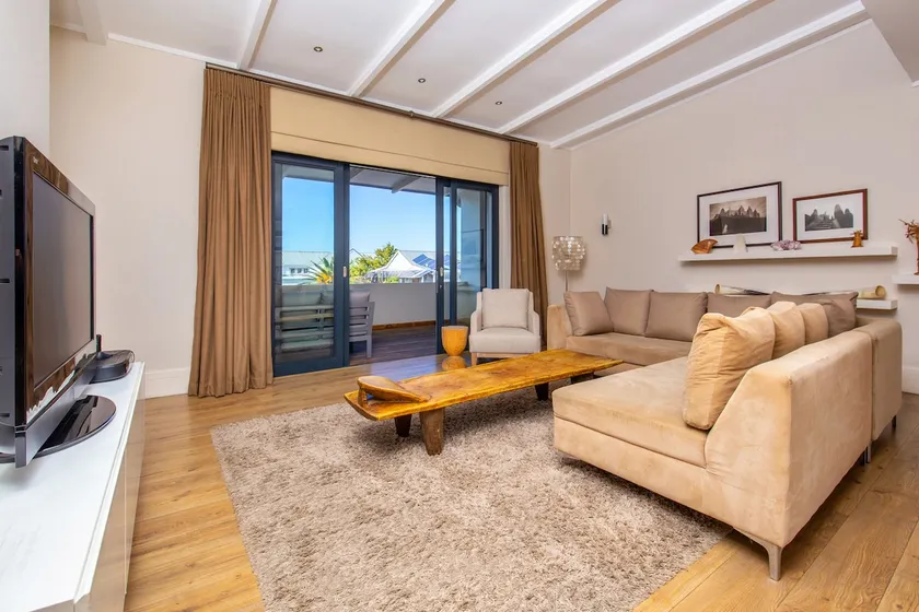 Suite 104 at The Gallery: Modern Central Apartment - Image 1