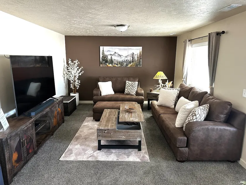 Family Friendly • Yard • Game Room • Near I-80 - Image 1
