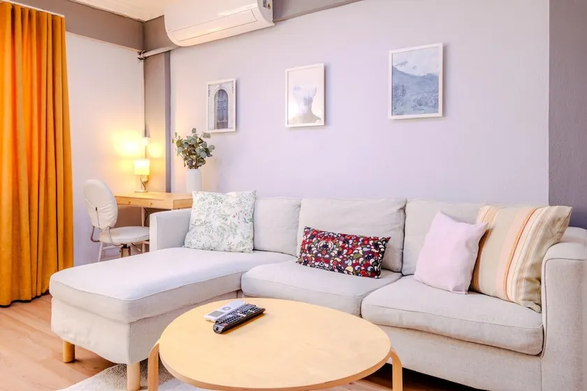 Karşıyaka Çarşı İçi Center Apartment 3 - Image 1