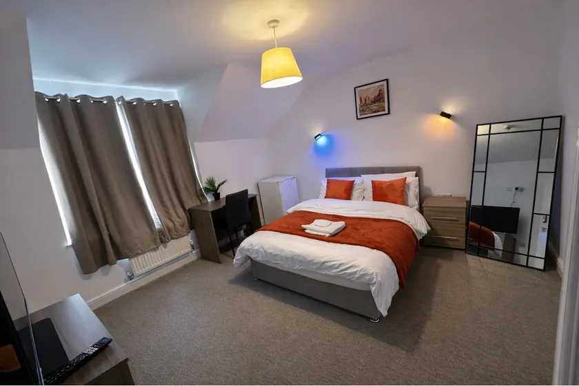 Ensuite Room | Near Gym | Garden | Parking - Image 1